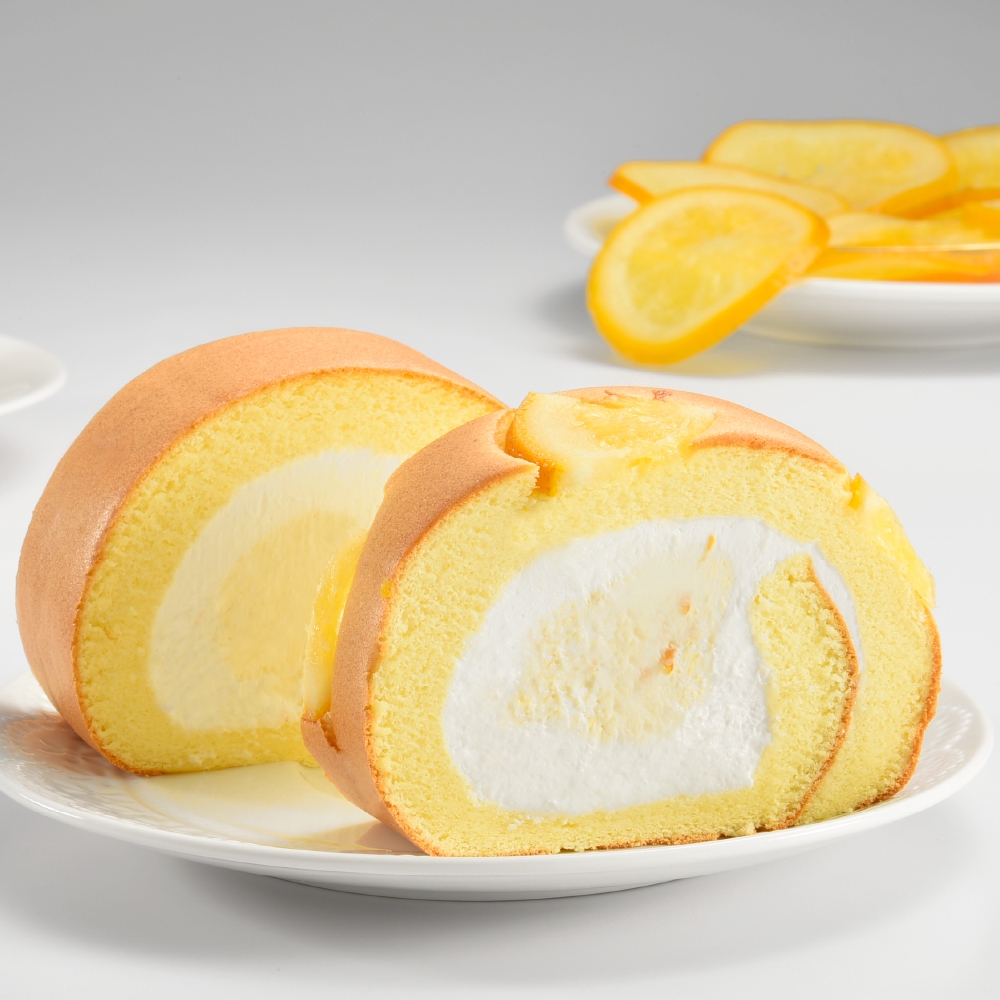 從蛋糕表面的冰糖橙片開始勾起每位漣漪。輕盈的橙橘奶霜融合了北海道奶霜、法國四季橘果泥、橘皮醬與橙汁，透漏著獨特的酸甜與甘苦，品嚐後在嘴裡留下柑橘的清爽與橘皮的香氣。品名：亞尼克生乳捲-大桔大利內容物：