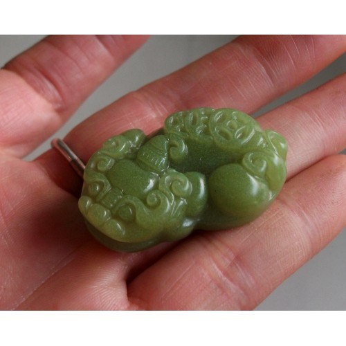 天然夜光石黑暗中的夜明珠/化煞/有求必應天然夜光石吸光功能強大! 室外室內光線不同,呈現完全不一樣的效果哦! 是節日送女友,送媽媽神秘的神性的禮物! 親,快行動起來吧!!! 服務承諾： 貨真價實，誠心