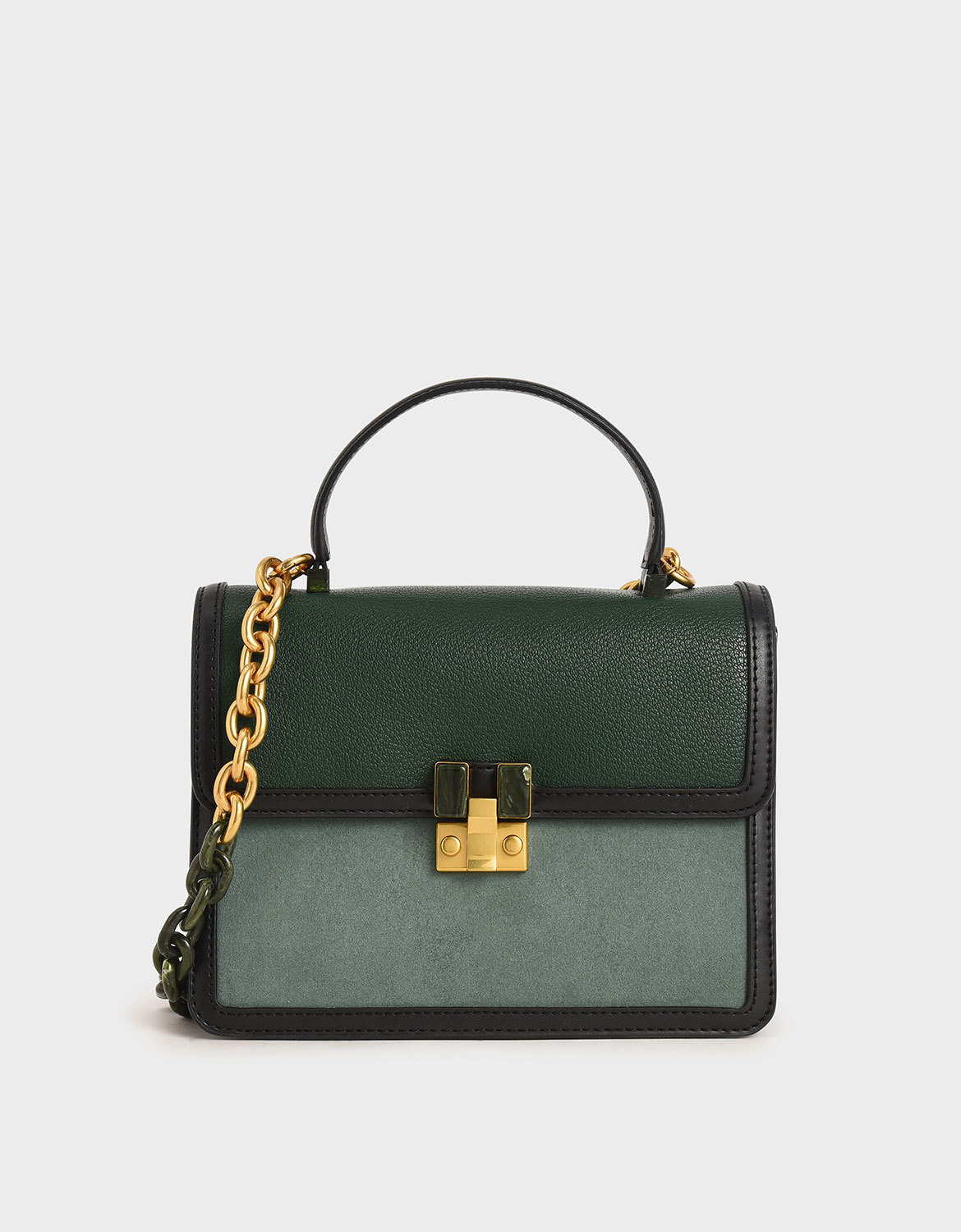 內斂的色調拼接讓金屬細節更加亮眼獨特。拆卸式鍊條與背帶的貼心設計，讓妳在不同場合能打造出不同時髦造型。