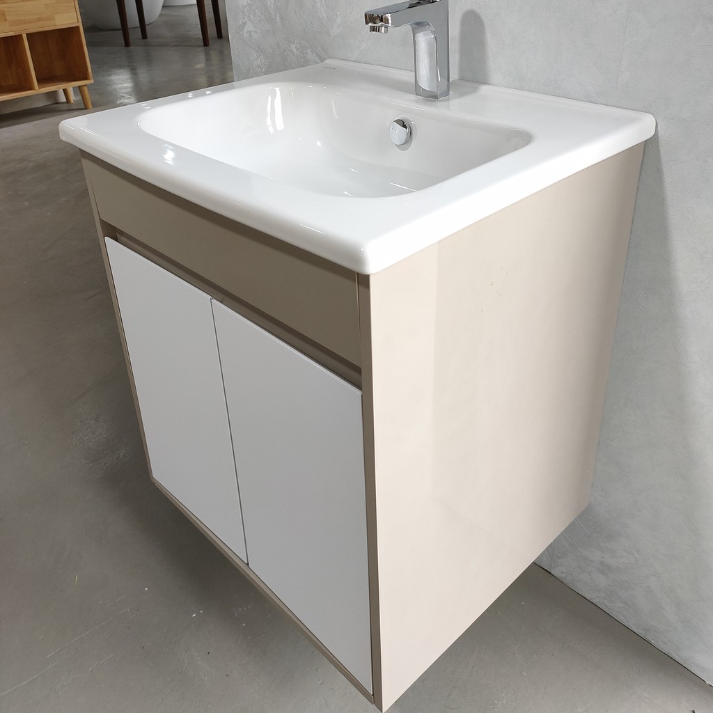 品牌：VITRA歐洲進口衛浴 (Cozy衛浴)是否需組裝：不需要#浴櫃 #洗手台 #洗臉盆 #水龍頭 整體尺寸:寬60*深50*高64cm 內容物：*洗臉盆1個*浴櫃1個*固定螺絲4支龍頭&配件全配*