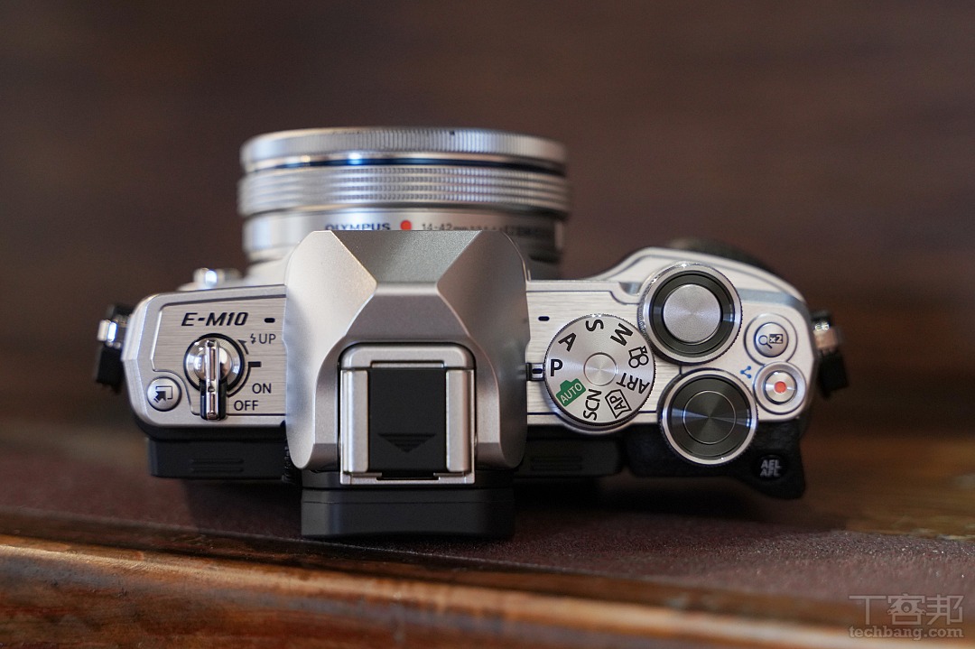 Olympus 入門新機 OM-D E-M10 Mark IV 輕量登場，單機身售價 22,990 元