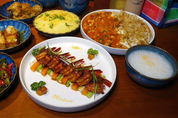 不糾結清粥小菜，台北ATT 4 FUN清粥小菜，正餐宵夜都有賣(含不糾結清粥小菜訂位、價位、包廂資訊)