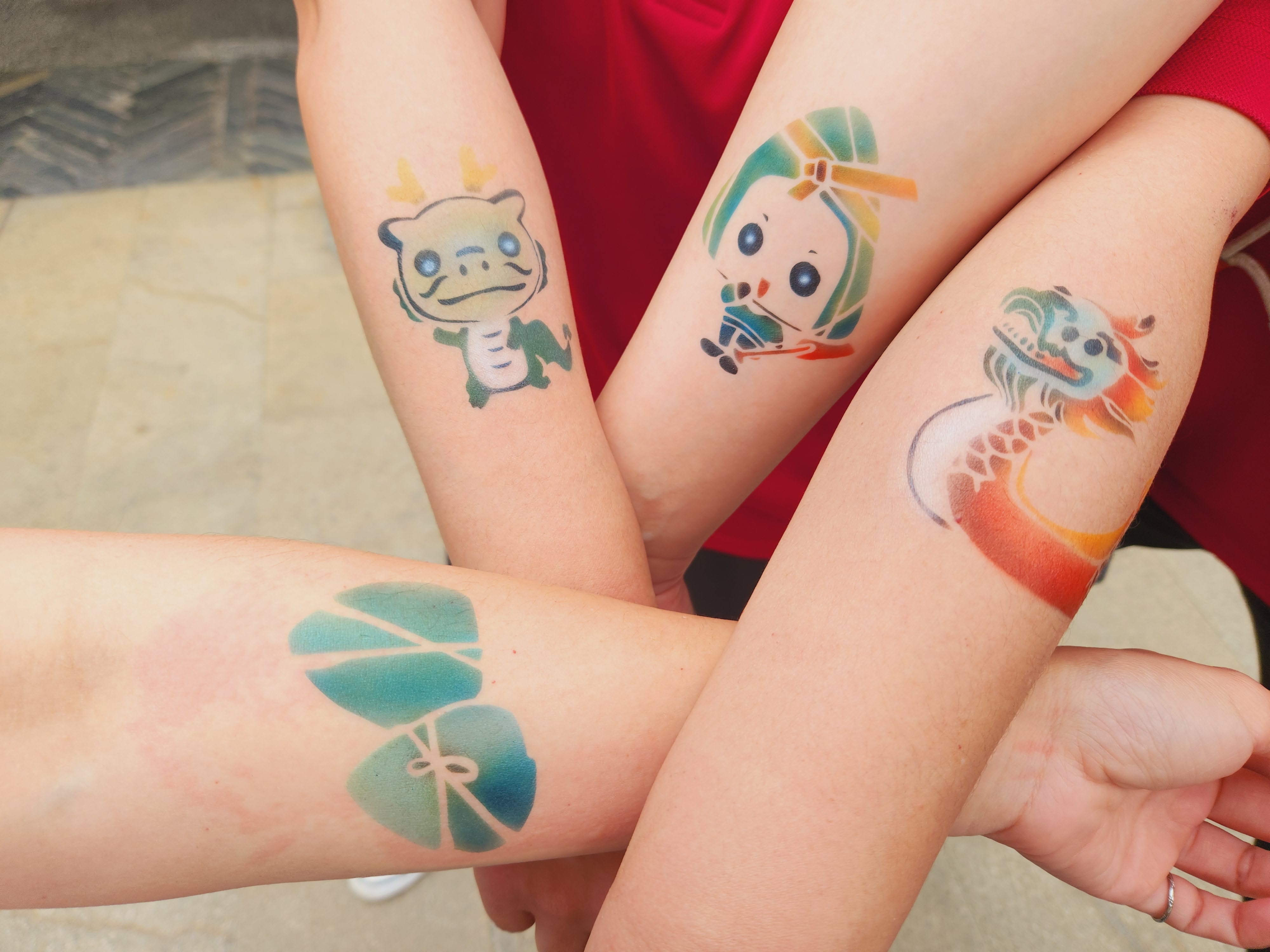 宜蘭傳藝園區端午連假期間，首次推出超應景的龍舟、粽子圖樣彩噴，及防蚊金魚香包、皮革祈福吊飾等手作體驗，可愛又應景！（照片提供/全聯善美的文化藝術基金會）