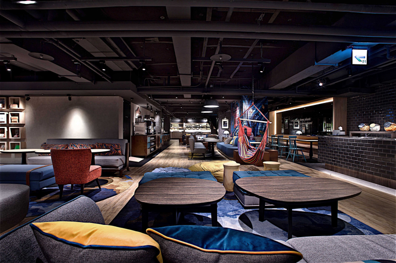 捷絲旅台北西門館Just Cafe擁有聯誼、會議與餐飲功能的LOUNGE，各區域間通透無屏障，適合好友出遊入住。