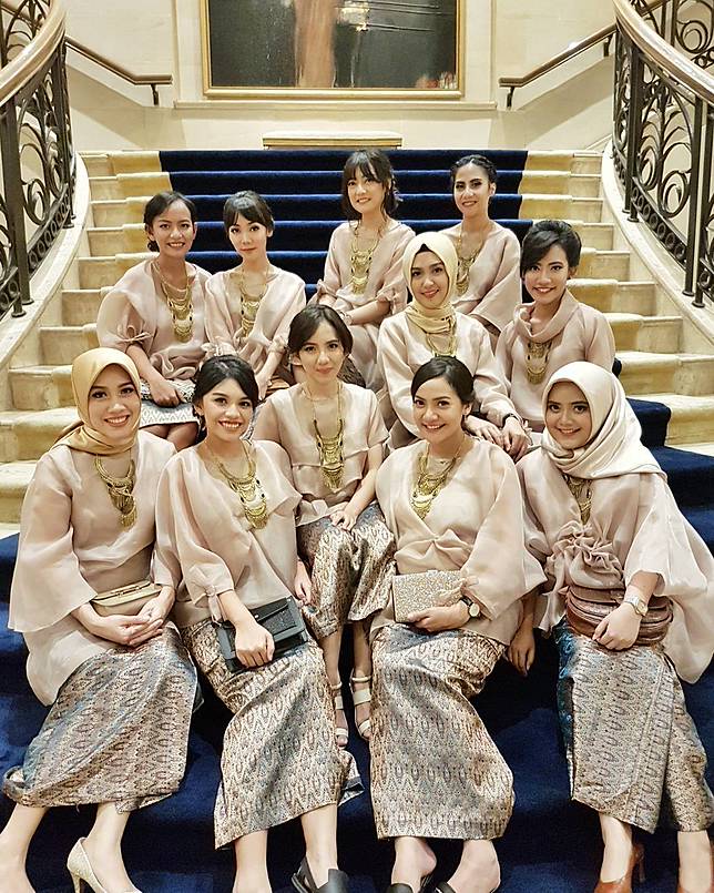 Elegan, Ini 19 Seragam Bridesmaids Terbaik yang Bisa Ditiru