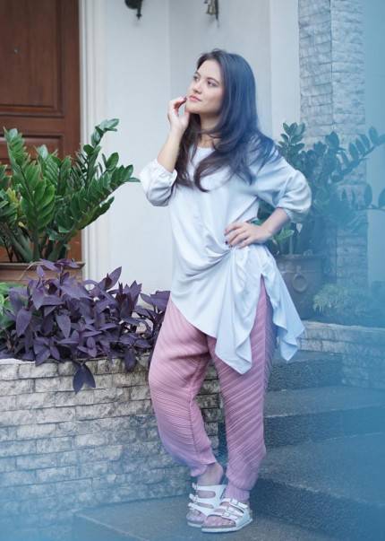 10 Inspirasi Fashion Lebaran ala Prilly Latuconsina dan Seleb Cewek Indonesia yang Bisa Kita Tiru!