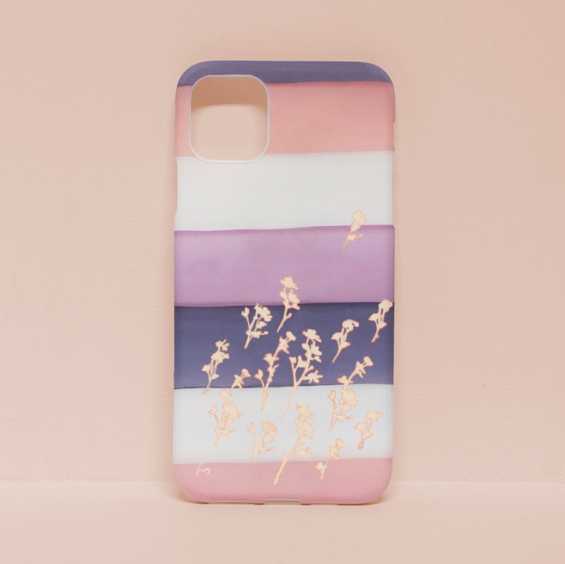 手機殼為接單獨立訂製，軟殼材質，觸感柔軟滑順，使用3D印製工藝，圖像完整包覆機殼側邊曲線，質感非常細緻，按鈕挖孔，四邊包覆機身，防震度滿分～所有品牌皆可製作！