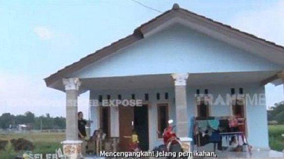 Rumah Di Tengah Sawah Itu Ternyata Milik Artis Ternama Si Cantik Yang Kerap Liburan Ke Luar Negeri Tribun Style Line Today