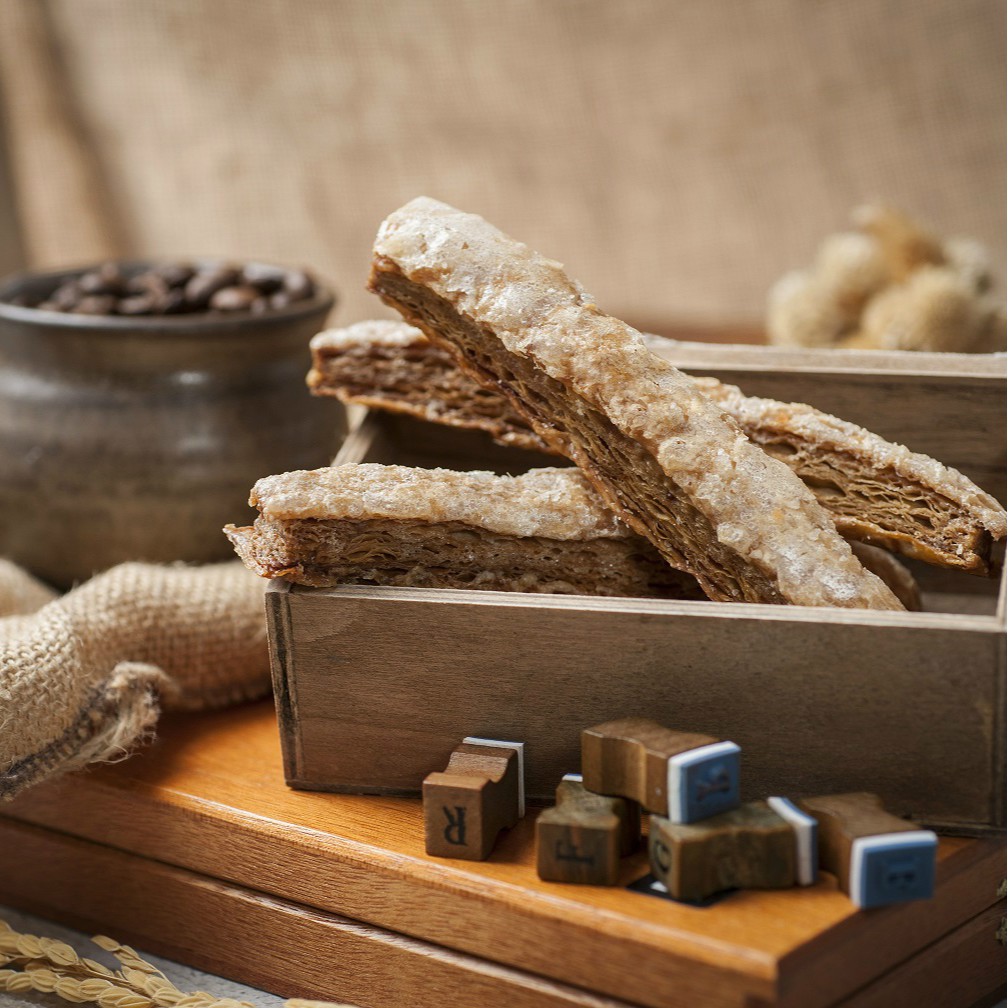 商品內容物 ：厚焙咖啡長條※蛋奶素下單前可先聊聊私訊我們⚠注意⚠ 千層酥是易碎食品!!!!#如收到產品有任何問題請來電 02-29041768或聊聊私訊『商品統一都是由公司發貨配送』#萌焙司 #萌焙司