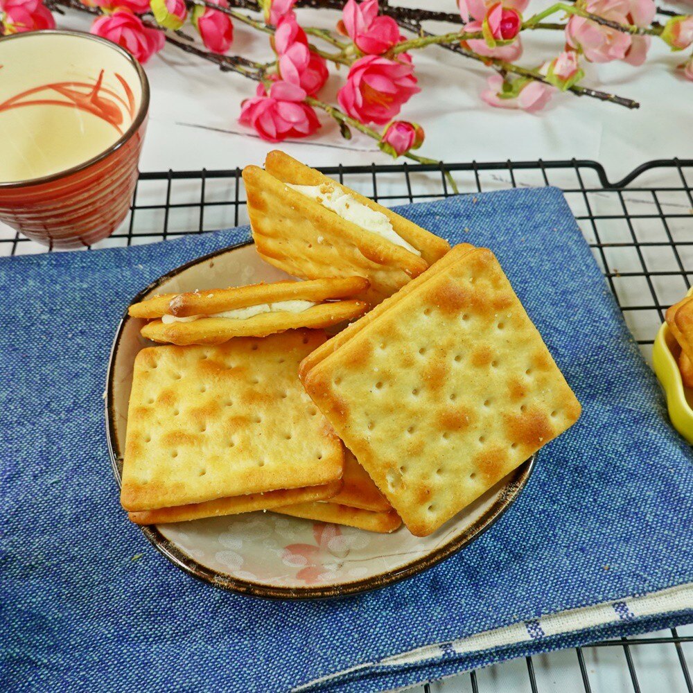 蘇打奶油夾心餅乾 500g【2019040920080】(古早味)。食品與甜點人氣店家樂天三味食品的古早味餅乾 (超取最多只能3包喔!! )有最棒的商品。快到日本NO.1的Rakuten樂天市場的安全