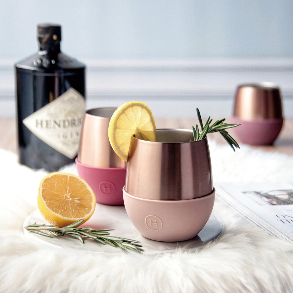 高級 18/8 (304) 食品級不銹鋼材質，無塗層，乾淨衛生耐刷洗。Tritan™材質杯蓋，不含環境賀爾蒙-雙酚A (BPA FREE)。耐熱攝氏-20度至100度底層PANTONE色系矽膠套，保護