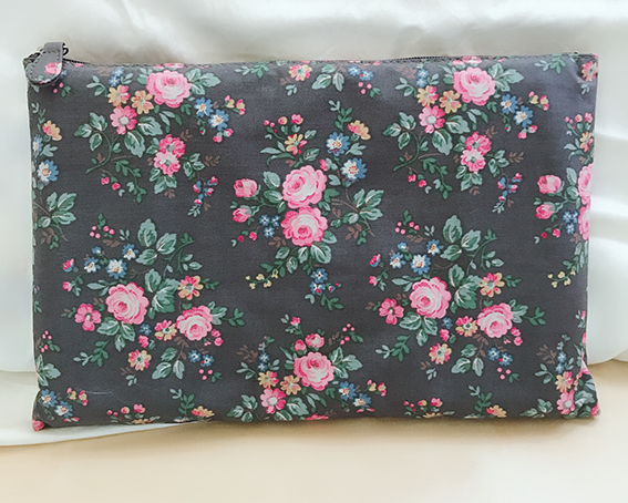 *Realhome* 英國名牌 Cath Kidston 手提旅行袋 ~ 深藍玫瑰花 可摺疊收納