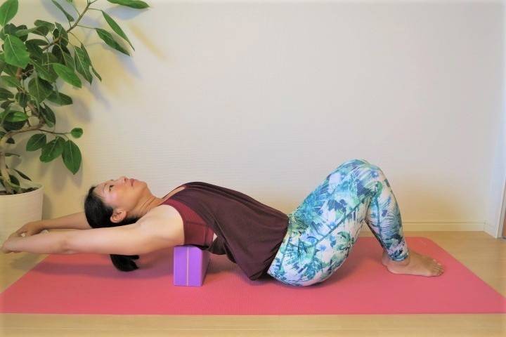 垂れたバスト 諦めないで 下向きバストを引き上げるトレーニング ストレッチ ヨガジャーナルオンライン