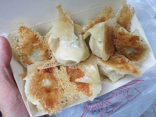 【台中美食】小六鍋貼-非用餐時間也滿滿人潮的超強店家 【台中美食】小六鍋貼-非用餐時間也滿滿人潮的超強店家