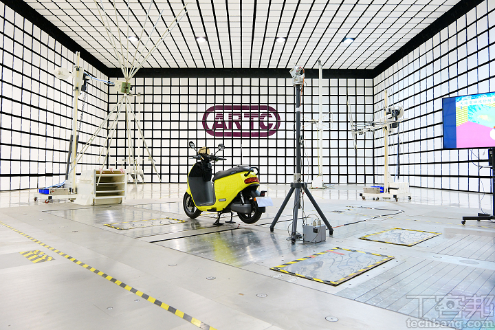 【影音】帶你看國內電動機車最高考驗的 TES 測試 8大「關卡」，除了得爬山、涉水，還要檢驗電磁波？！