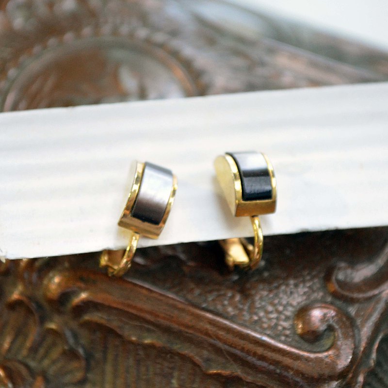 鍍金黑色滴膠小半圓耳夾 貴婦淑女 日本高級二手古著珠寶首飾 高貴優雅復古造型