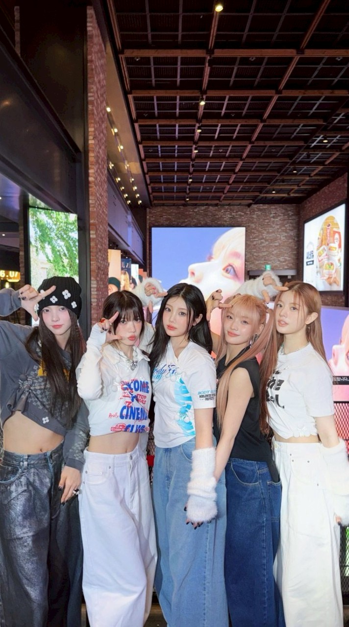 𝑰 𝒇𝒆𝒆𝒍 𝒊𝒏 𝑳𝑶𝑽𝑬 𝒘𝒊𝒕𝒉 ' 𝕀𝕃𝕃𝕀𝕋 '