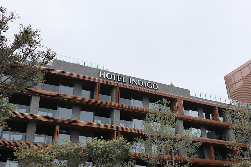 住在雲裡的飯店「阿里山英迪格酒店」開箱！7大必住亮點、房價整理，打開窗簾就能看雲海日出！-0