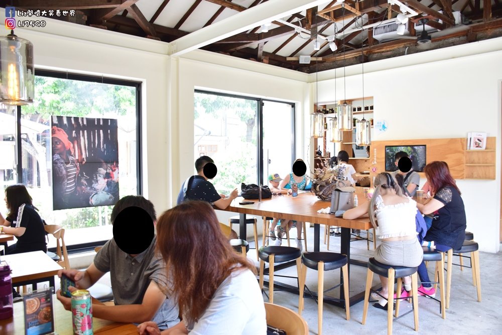 成真咖啡DSC_0220Liz開懷大笑看世界.JPG