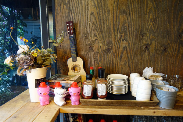 新竹東區竹科人及交大學生聚餐約會美式餐廳，LALA Kitchen新美式餐廳新竹科園店，餐點份量多楓糖鬆餅炸雞超好吃(含LALA Kitchen菜單) 