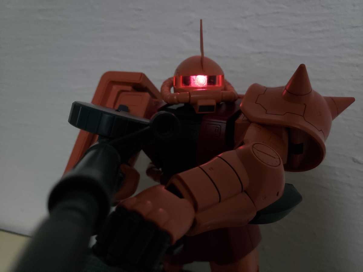 素人がガンプラに初挑戦!超巨大「シャアザク」にLEDライトを 素人がガンプラに初挑戦!超巨大「シャアザク」にLEDライトを