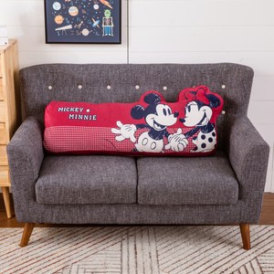 和樂自有品牌產品 獨家設計款，限量商品，俏皮 Disney 迪士尼經典角色 米奇(Mickey) 、米妮(Minnie) 蠟筆筆觸風格圖樣 表布/填充-100%聚酯纖維 超柔觸感與精致作工，兼具舒適與