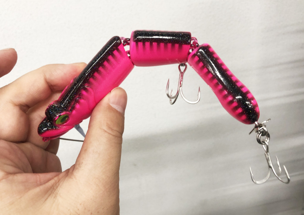 トビキチサブマリン】巻いて使う「巻きのトビキチ」がボンバダアグアから登場!(ルアーニュースR) トビキチサブマリン】巻いて使う「巻きのトビキチ」がボンバダアグアから登場!(ルアーニュースR)