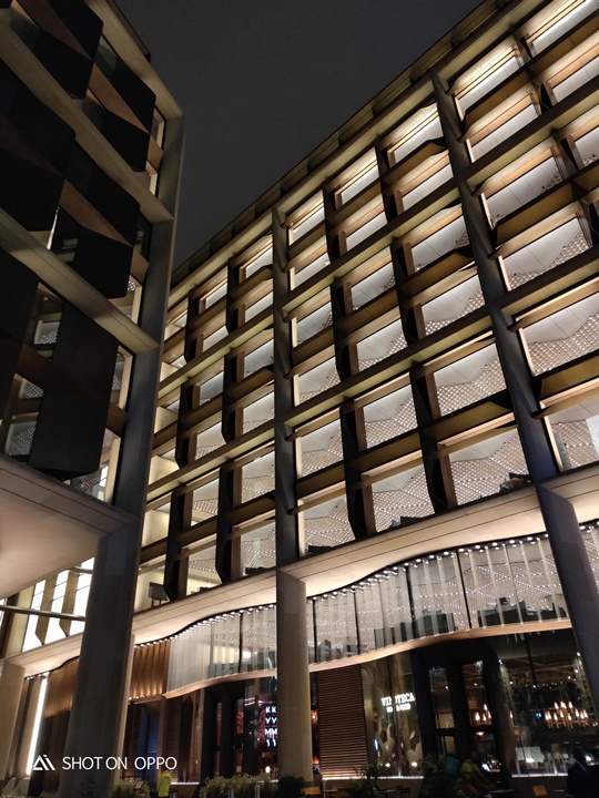 OPPO R17 開箱動手玩，跑分、拍照、續航力表現全都測