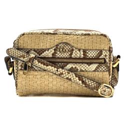 ◎竹編打造，風格獨特|◎復古碎花布內襯裡|◎多夾層，尺寸適中品牌:GUCCI品牌定位:國際精品背法:斜背/側背包款:斜背包/側背包顏色:米色系外層材質:動物真皮革外層材質說明:草編/蛇皮內層材質:帆布