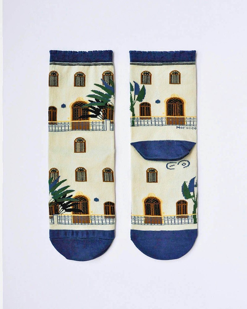 2020年，這個世界把空的控禁足了， 不能出門旅行，我們只好在家旅行、在腦海裡旅行、看著對方以前的照片幻想旅行。