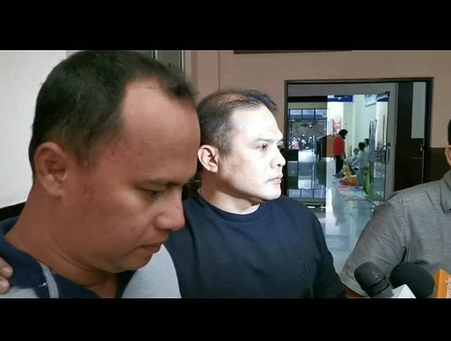 Ayah Jefri Nichol Menangis Usai Jenguk Putranya Di Tahanan Mediariau Com