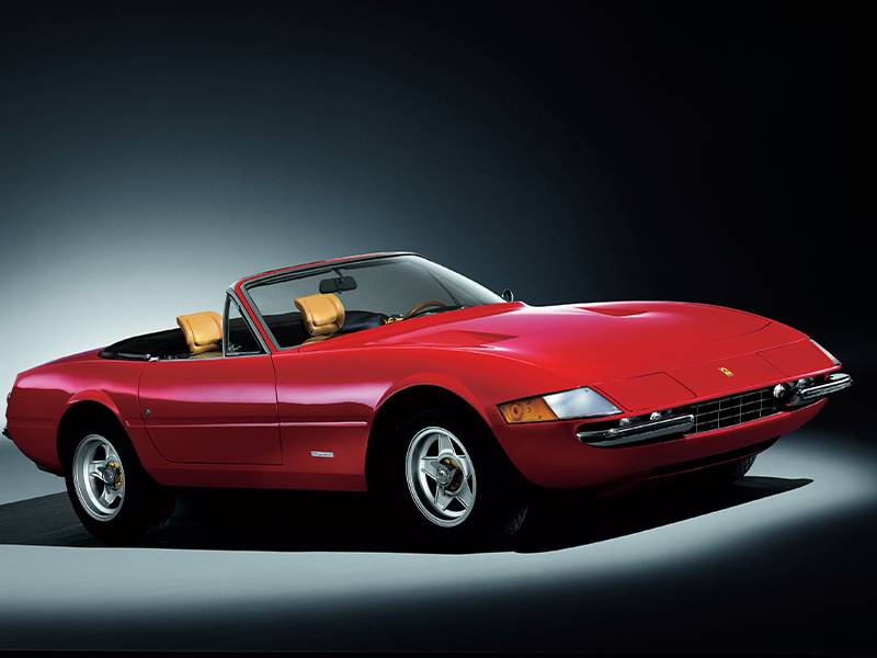 CAR]世界一パワフル超絶な復刻系オープンカー、真っ黒な