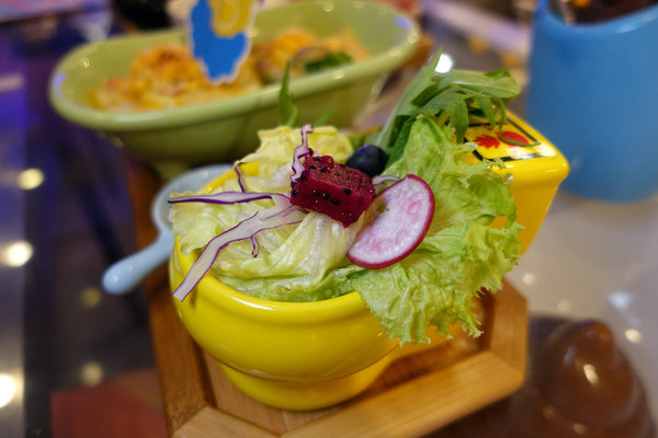 士林打卡餐廳-便所歡樂主題餐廳，士林網美下午茶餐廳，有廚師現點現做好吃餐點，價錢不貴好拍好玩，適合聚會、包場的士林ig打卡餐廳