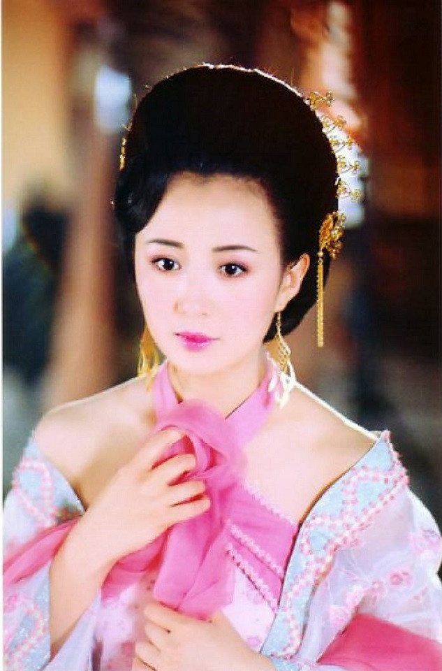 《以家人之名》演員古裝vs時裝：楊童舒(陳婷)《至尊紅顏》