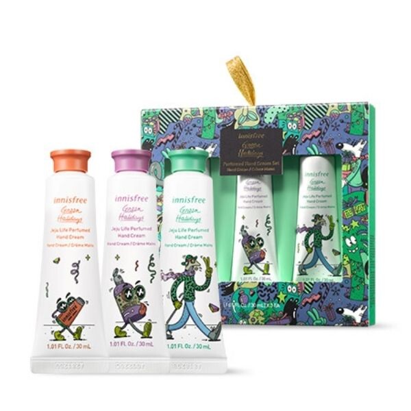 商品規格 品牌悅詩風吟 innisfree 商品名稱綠色聖誕 濟州香氛護手霜限量組 容量/規格30ml*3 組合內容: 度假小屋(柔香調) / 粉紅珊瑚(花香調) / 柚子茶(柑橘調) 保存期限1-2