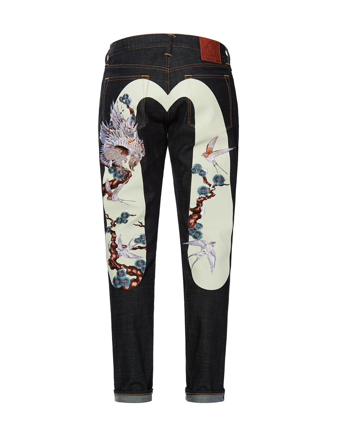 Extraordinary craftsmanship is displayed on these carrot fitting jeans with exquisite embroidery of 