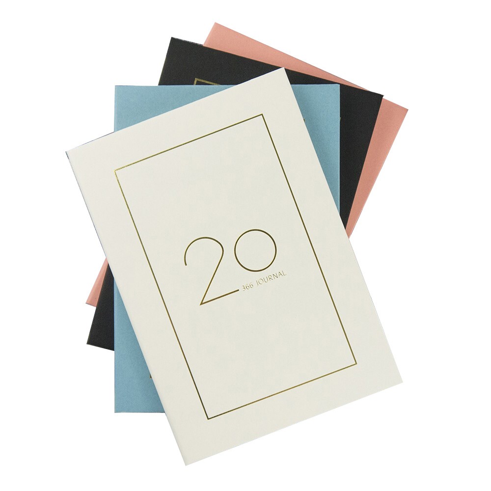 品名︱2020-25K奢樸軟背精裝橫式週誌尺寸︱25K/A5/14.8x21.6cm封面︱竹尾製紙 日本NT元素紙內頁︱100P無酸道林紙內容︱年曆、年計畫、月計畫、週計畫、橫線筆記頁頁數︱160頁加