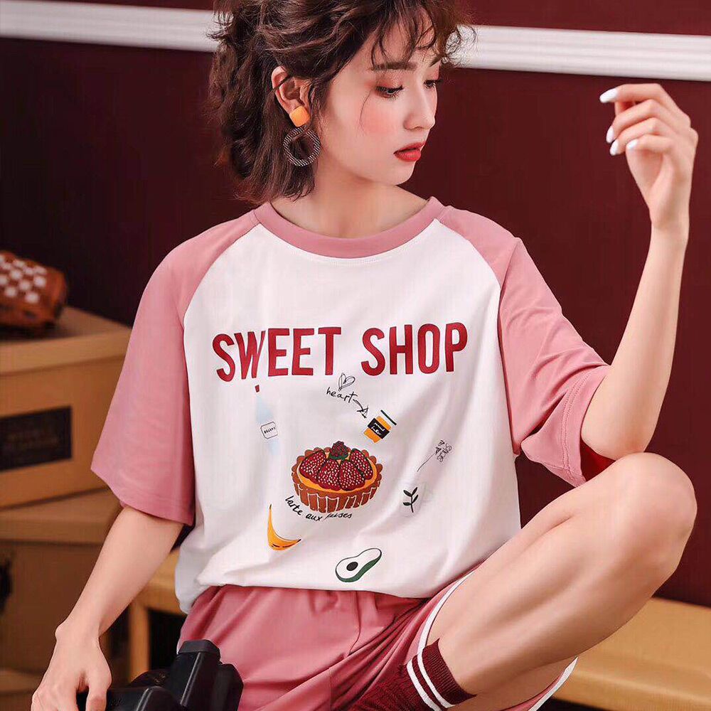 材質輕盈，親膚柔軟，透氣爽身輕鬆休閒無拘束，展現自我風格