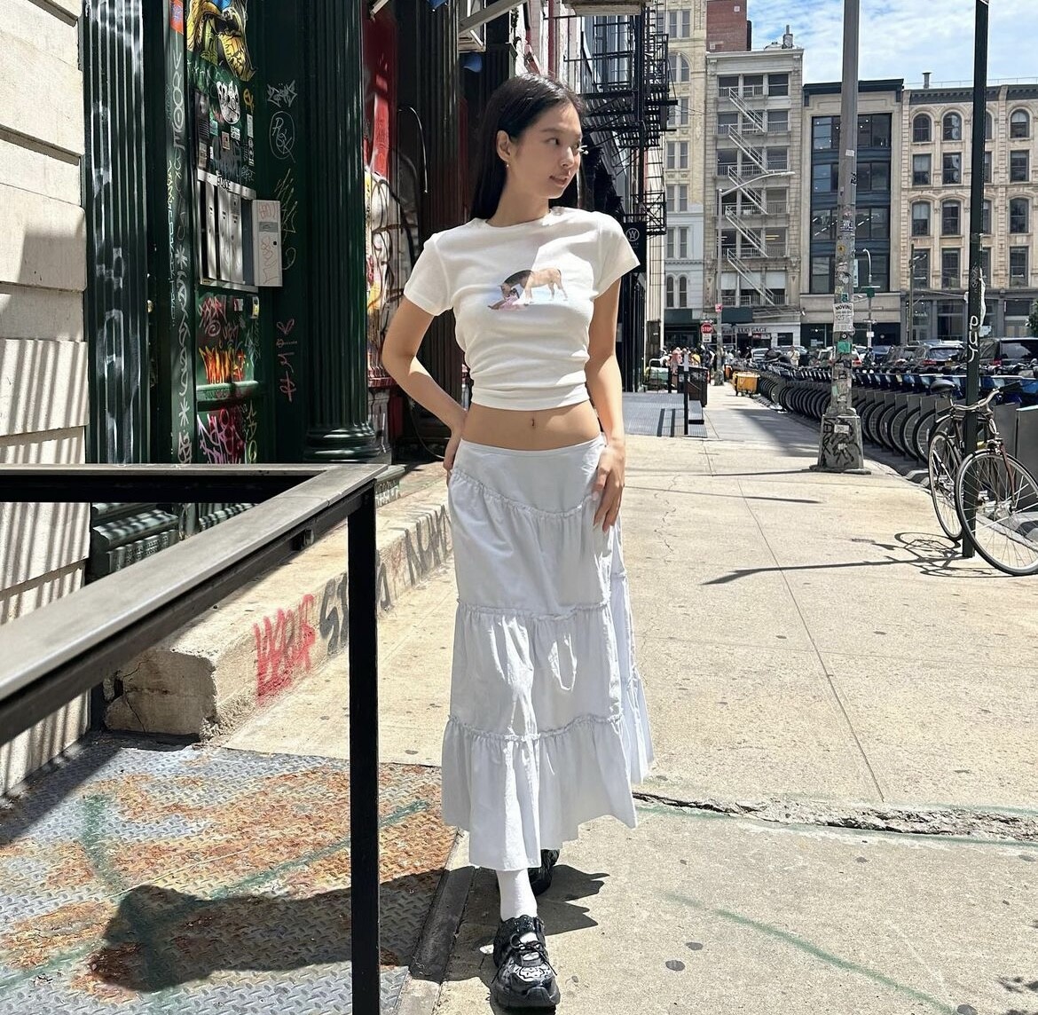 白T-shirt怎麼搭？白T的六大穿搭：一招簡單拉比例、秋冬還能這樣疊穿！