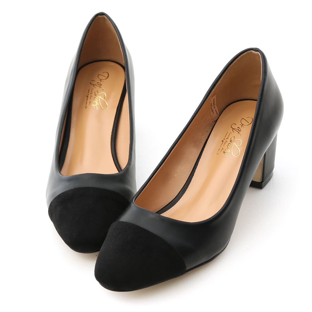 優雅style的微尖小方頭鞋楦 搭配穠纖合度的復古小粗跟設計 細膩小香風拼接鞋面，展現高雅氣質 簡單的鞋面具有高度的搭配性與實穿性 5cm跟高成功修飾令人在意的腿部線條 恰恰好的鞋跟高度最適合高跟鞋的