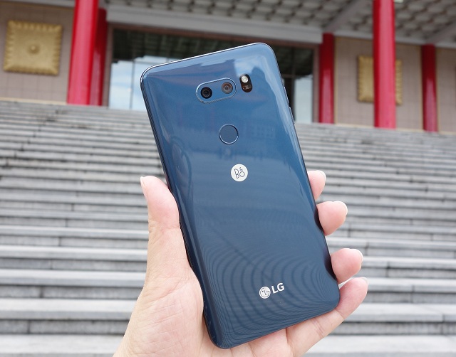 LG V30+ 簡單動手玩：6 吋全螢幕、雙鏡頭影音旗艦機，消費者先體驗再開賣