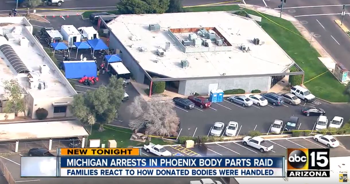 亞利桑那州「生物資源中心」遭查緝時的新聞畫面。