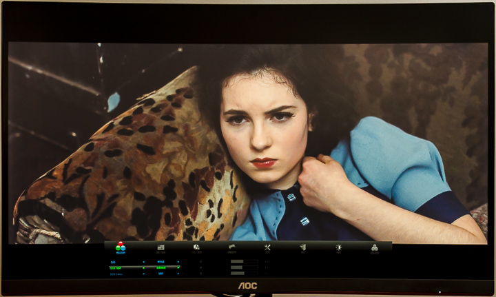 史上最超值電競螢幕AOC CQ27G2評測，144Hz 創造無殘影高畫質效果