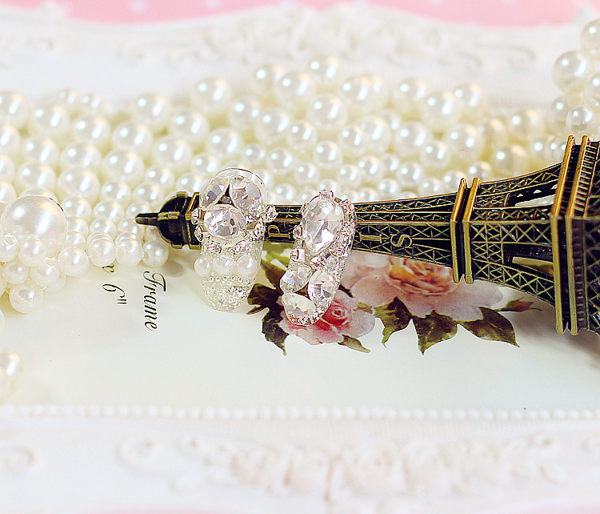 新娘美甲成品 皇冠蝴蝶結閃鑚假指甲貼片甲片 手指甲片婚紗拍照 夢幻衣都