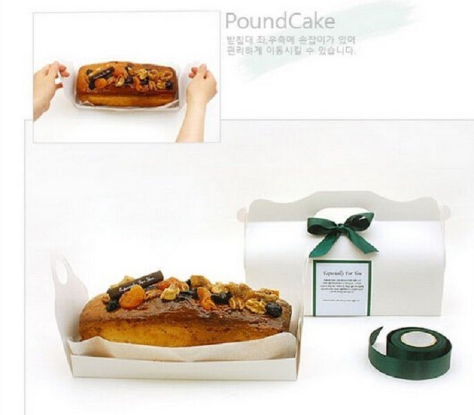 優良紙質, 最佳質感, 蛋糕捲首選 可放入生乳捲彌月蛋糕奶凍捲...等 附方型船托不包含貼紙緞帶等裝飾 我們專賣食品級的包裝容器 適合喜歡在家diy或是自己手作甜品給大家分享的你 讓心愛的人吃得放心 