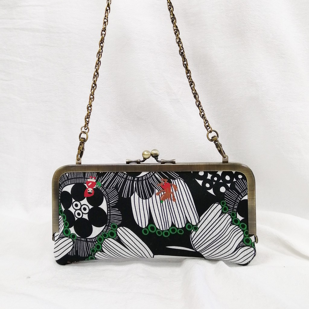 在那窄小的皮夾裡，總是塞滿了各式各樣的發票和收據，把整個空間塞得胖胖鼓鼓的，反而錢在皮夾裡不是主角。你也是這樣嗎？筆記女王林珮玲Ada曾說： 皮夾對錢來說，就是錢的房子。乾淨清爽的皮夾，就像讓錢住進好