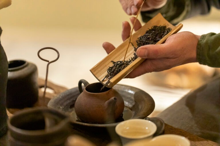 陶芸家・市川孝さんに聞く、器とお茶の密な関係。『作りたいのは