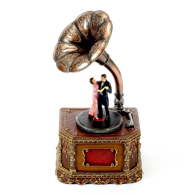 微光穿透 依稀灑落 留聲機唱針墊起腳尖般 在黑膠上漫舞 唱出上海風情 也道出了懷舊情懷