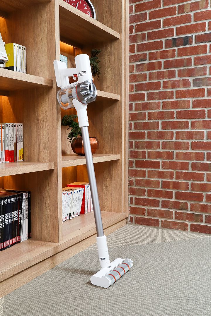 追覓 V9P 無線吸塵器：6,000 元有找的白色簡約風，功能與潔淨力不馬虎