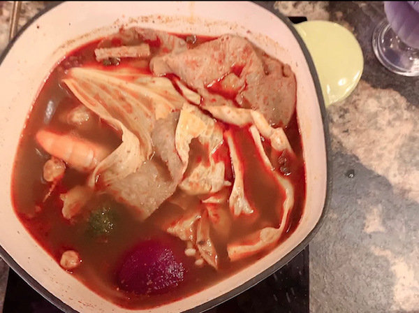 「台北民生社區美食」閨蜜情侶家庭聚會公司聚餐最佳安心健康美味網美餐廳首選-有機之星五星認證餐廳「喜園涮涮鍋民生浪漫店」直擊分享